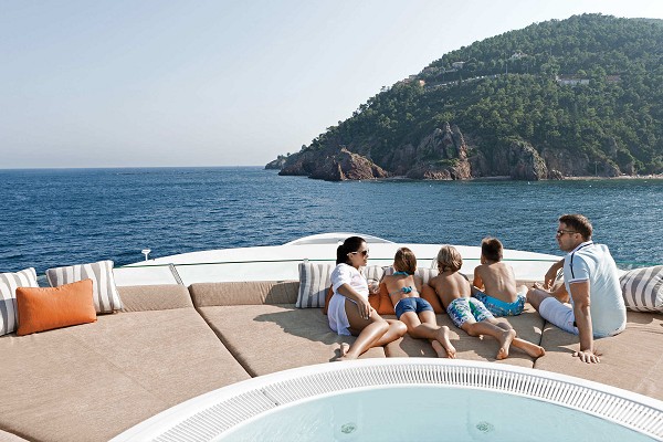 做資深三亞旅游達人，游艇旅游更時尚！