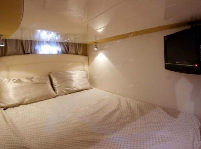  34英尺運(yùn)動(dòng)游艇